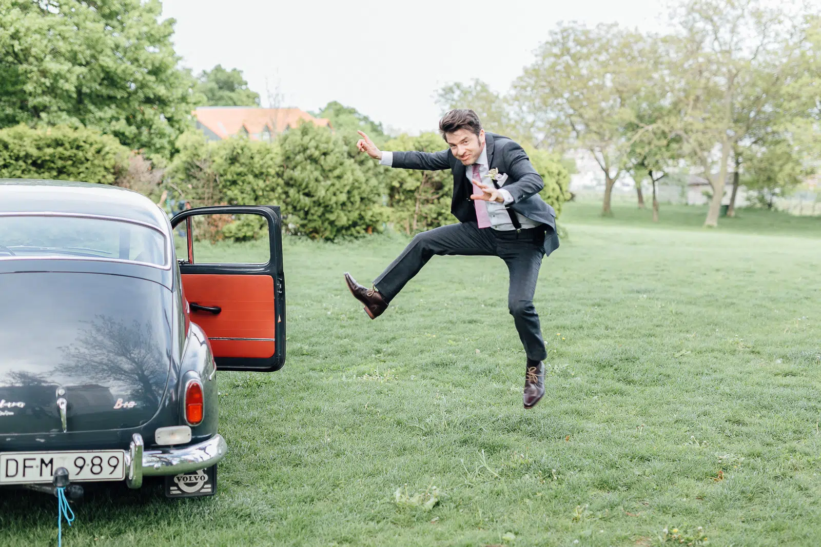 Bräutigam Hochzeit Schloss Wilhelminenberg Wien Oldtimer
