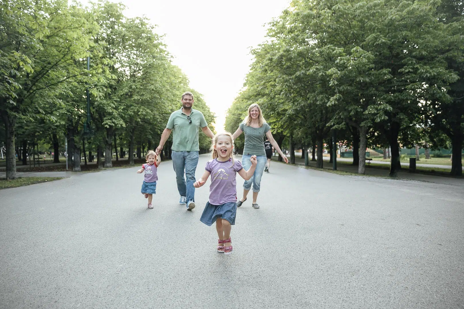 Familienbilder im Wiener Prater auf der Hauptallee