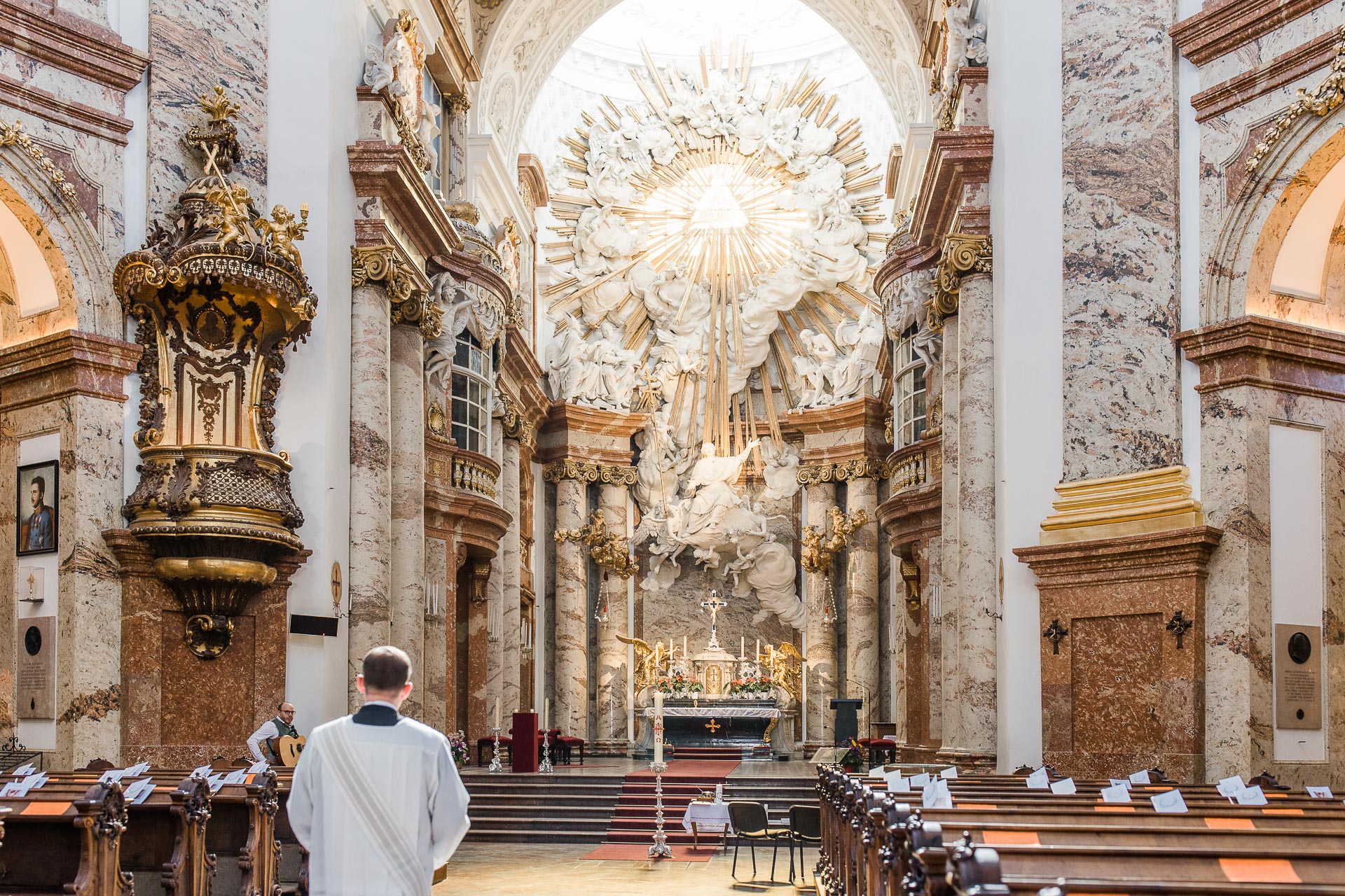 Innenraum der Wiener Karlskirche