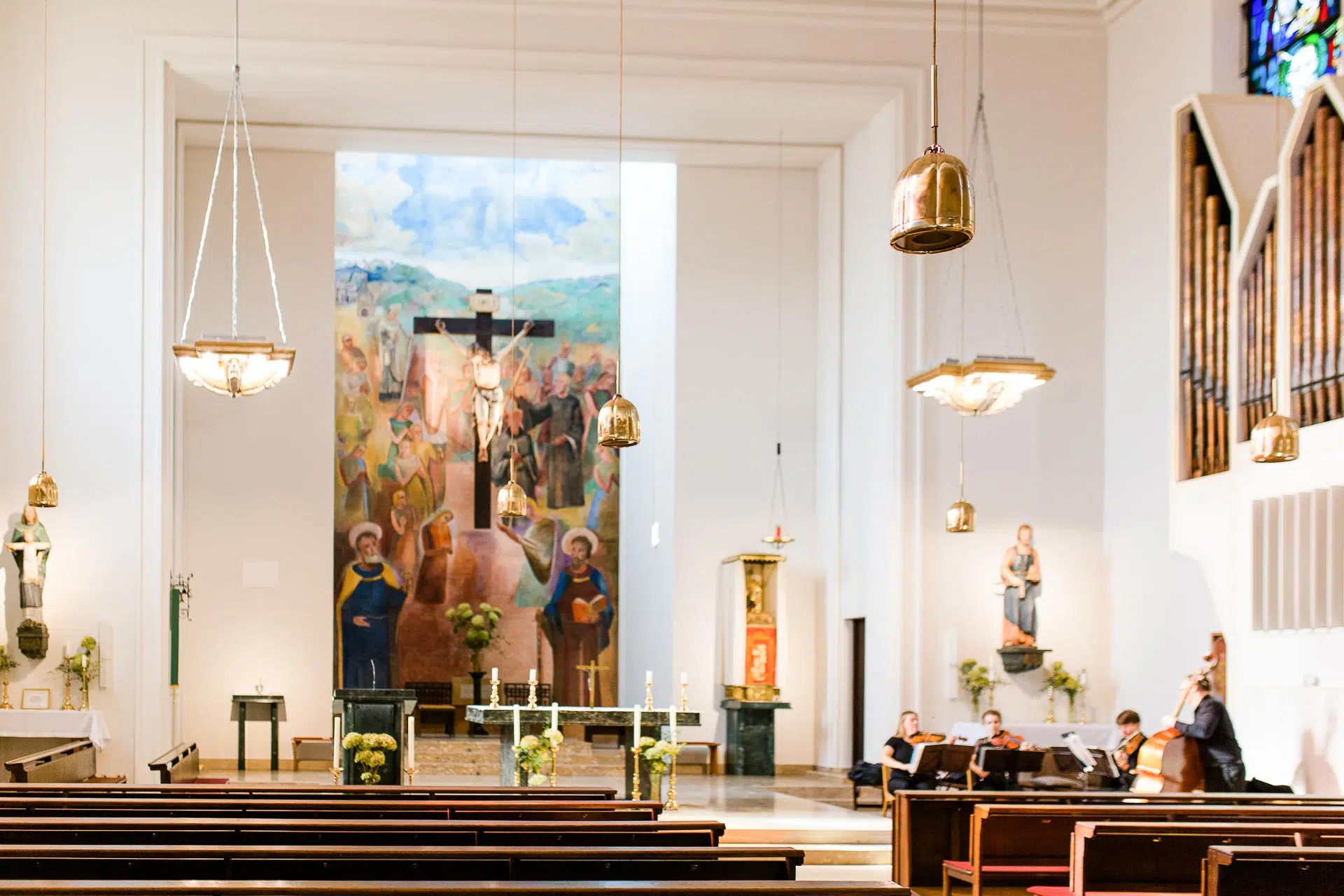 Innenraum einer Taufkirche in Wien