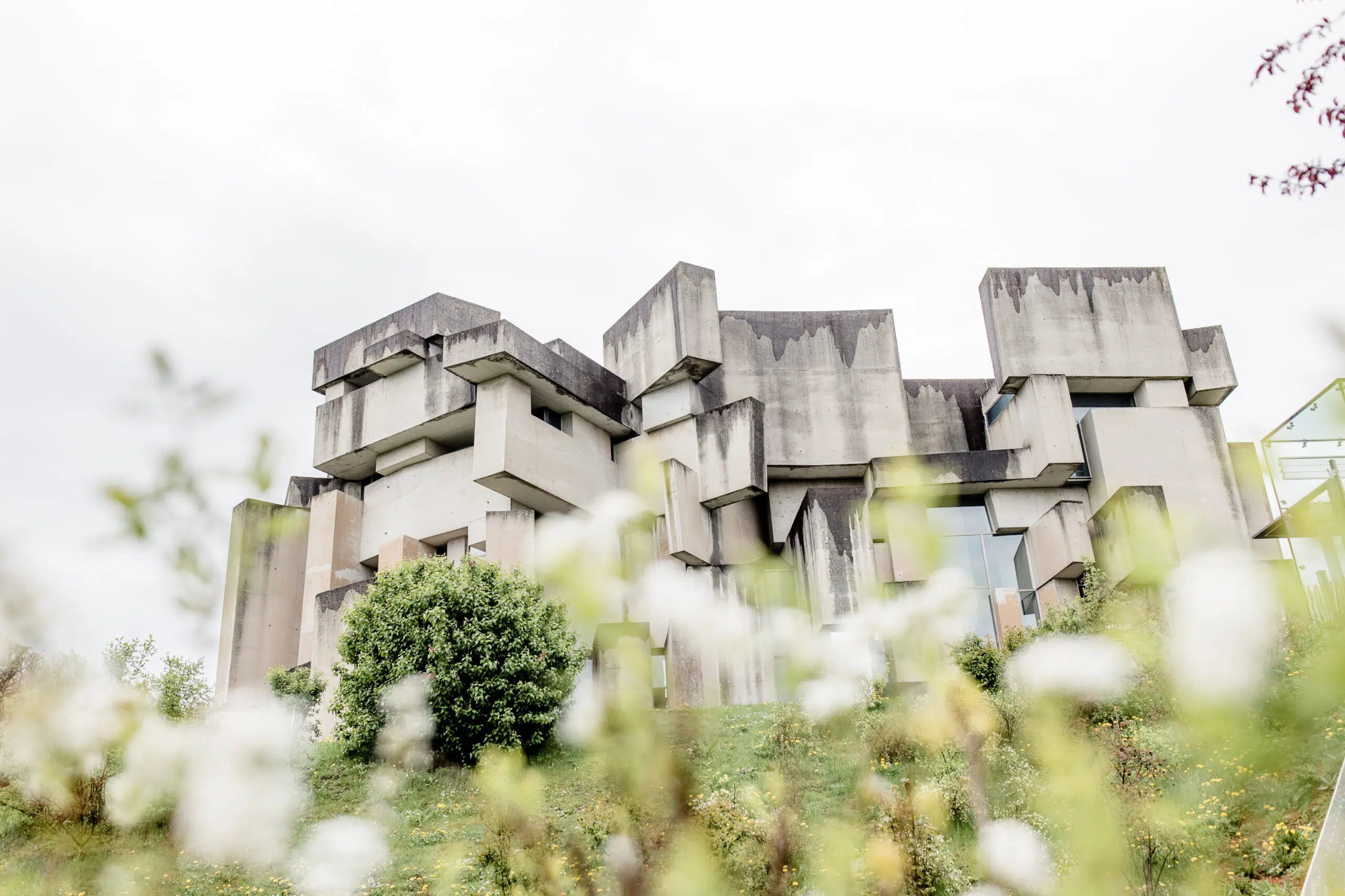 Schöne Kirche für Taufen in Wien Wotrubakirche - Carmen Trappenberg Fotografie